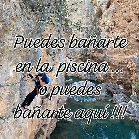 ויאלבה דה לה סיירה Aventura & Relax Cabanas Pena La Higuera מראה חיצוני תמונה