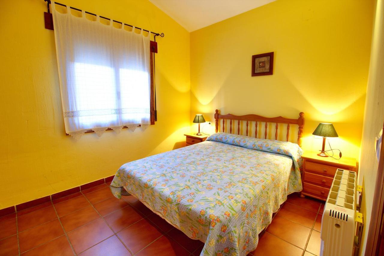 ויאלבה דה לה סיירה Aventura & Relax Cabanas Pena La Higuera מראה חיצוני תמונה