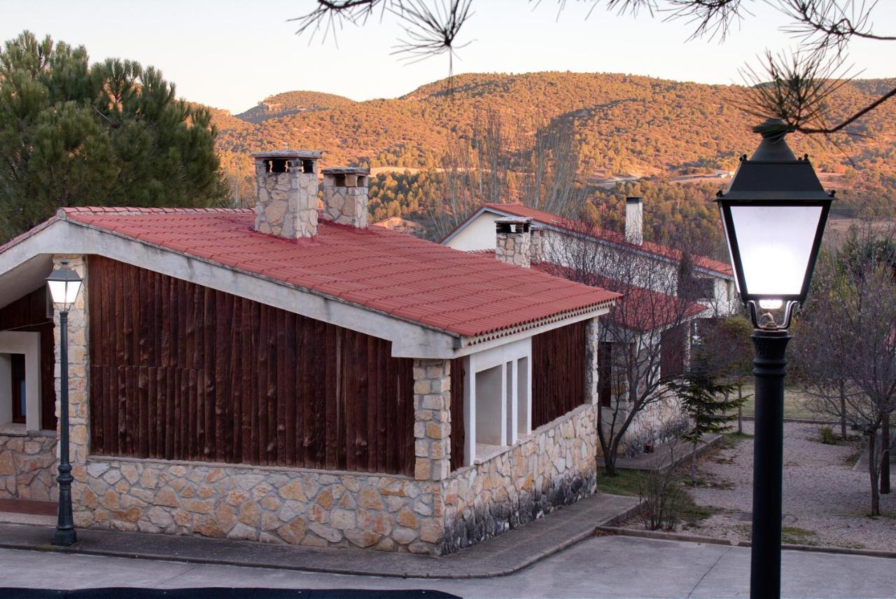 ויאלבה דה לה סיירה Aventura & Relax Cabanas Pena La Higuera מראה חיצוני תמונה