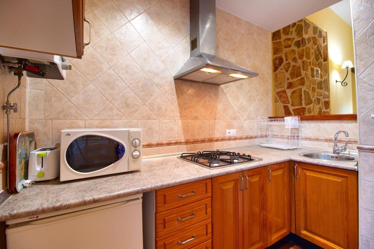ויאלבה דה לה סיירה Aventura & Relax Cabanas Pena La Higuera מראה חיצוני תמונה