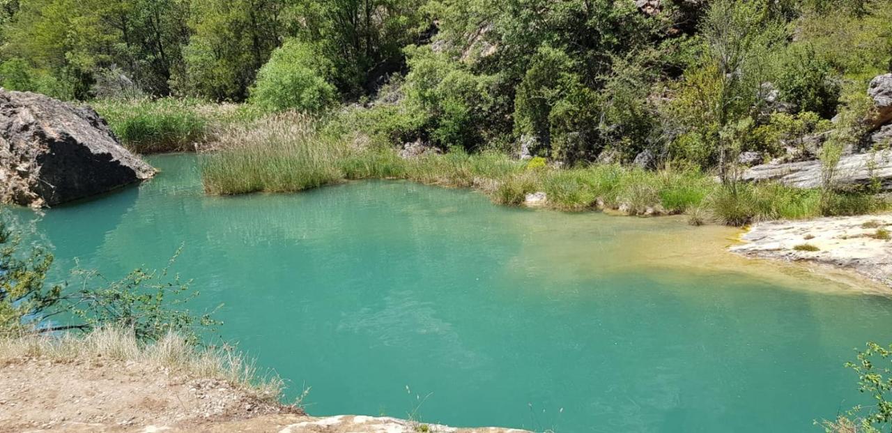 ויאלבה דה לה סיירה Aventura & Relax Cabanas Pena La Higuera מראה חיצוני תמונה