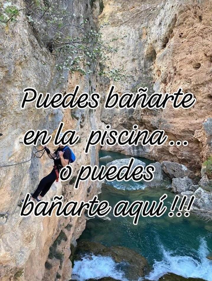 ויאלבה דה לה סיירה Aventura & Relax Cabanas Pena La Higuera מראה חיצוני תמונה