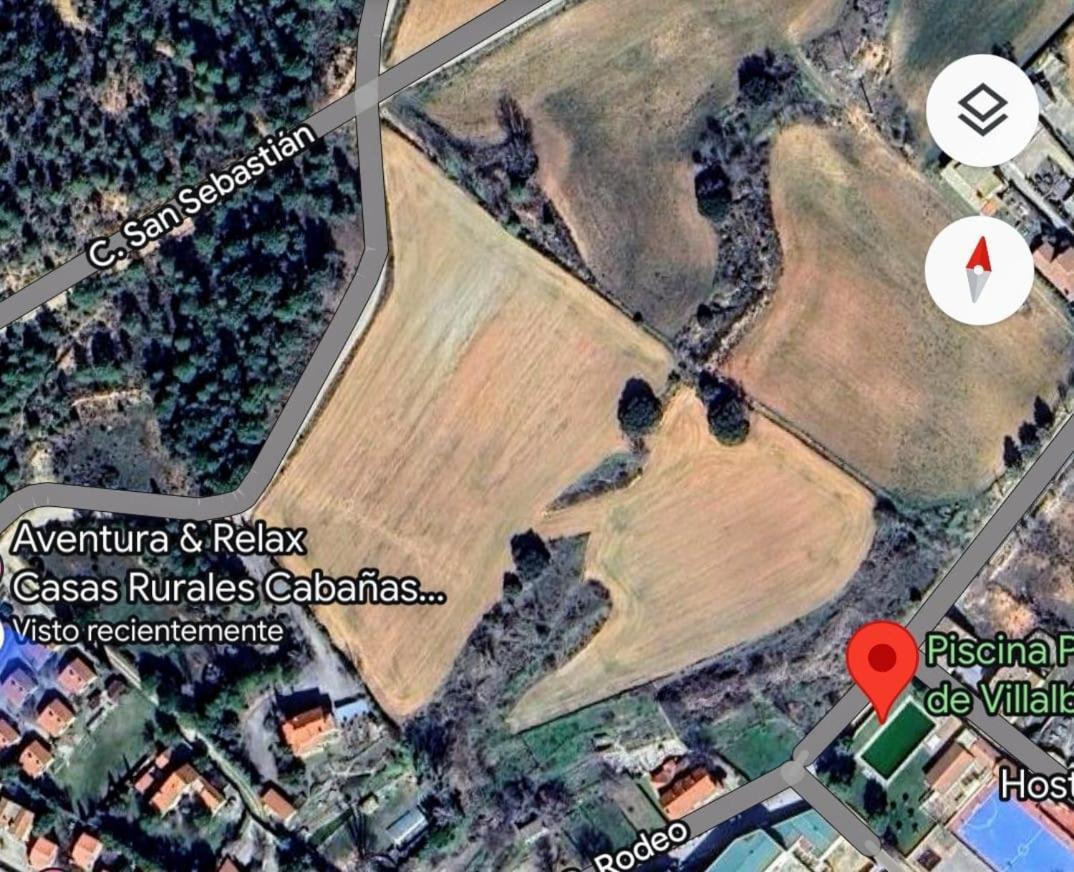 ויאלבה דה לה סיירה Aventura & Relax Cabanas Pena La Higuera מראה חיצוני תמונה