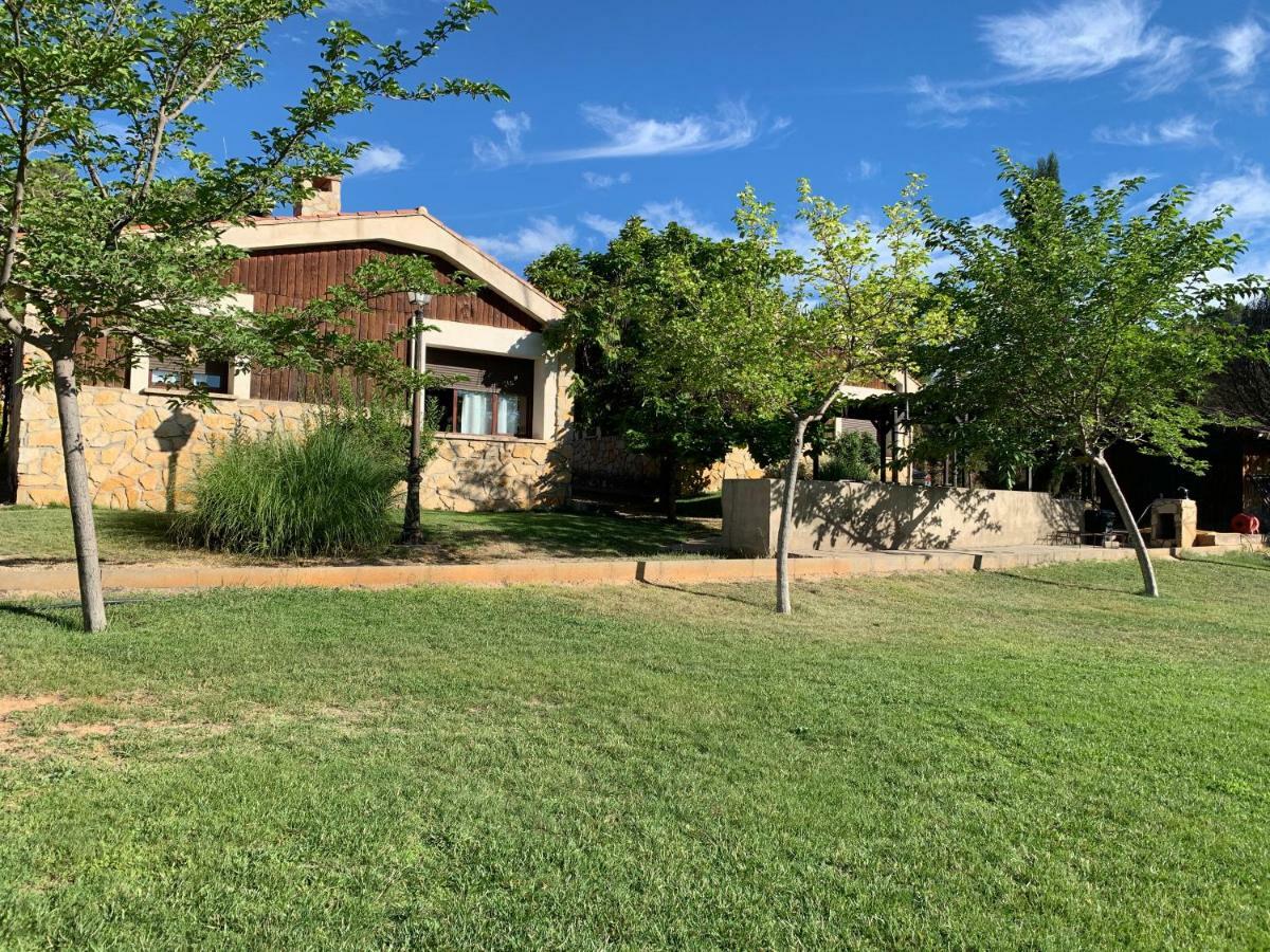 ויאלבה דה לה סיירה Aventura & Relax Cabanas Pena La Higuera מראה חיצוני תמונה